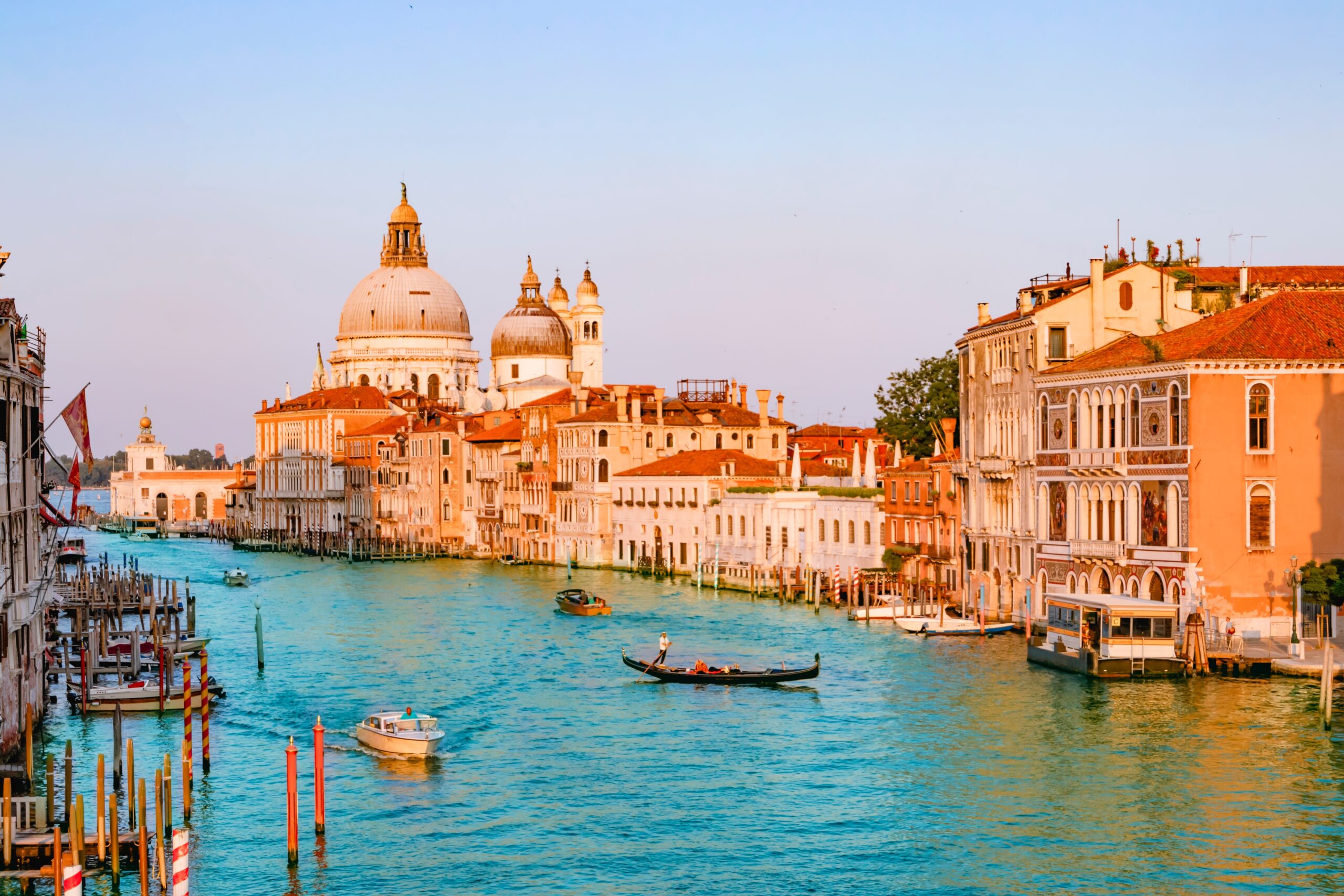 Beautiful,View,Of,Traditional,Gondola,On,Famous,Canal,Grande,With